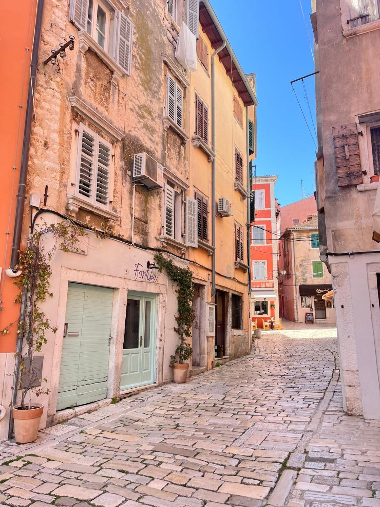 Square Old Town By Irundo